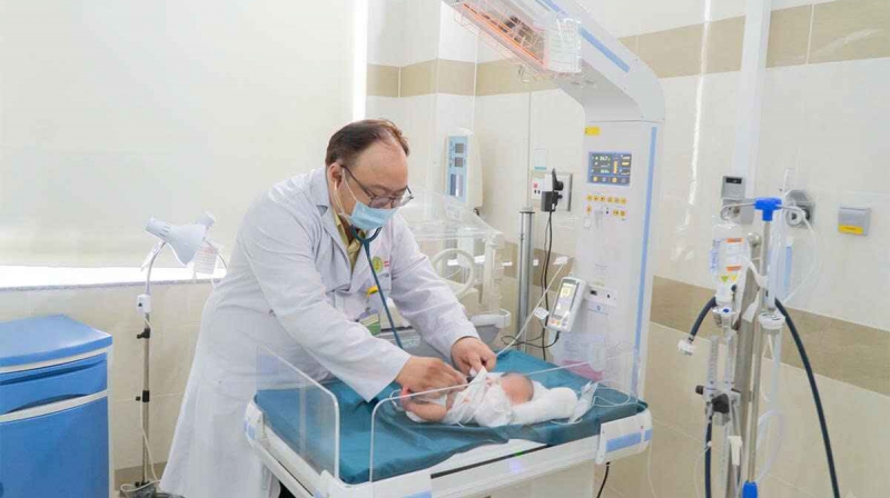 Fourteen Days and Nights of Tireless Effort to Save a Premature Baby in Critical…