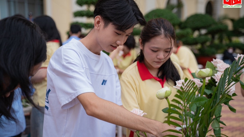 Artistic Flower Arrangement Contest Celebrating Vietnamese Teachers’ Day (November…