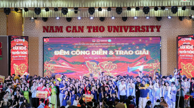 Faculty of Economics Wins First Prize Overall at the 12th DNC Traditional Student…