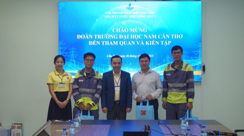 Nam Can Tho University visits and works with Song Hau 1 Thermal Power Plant