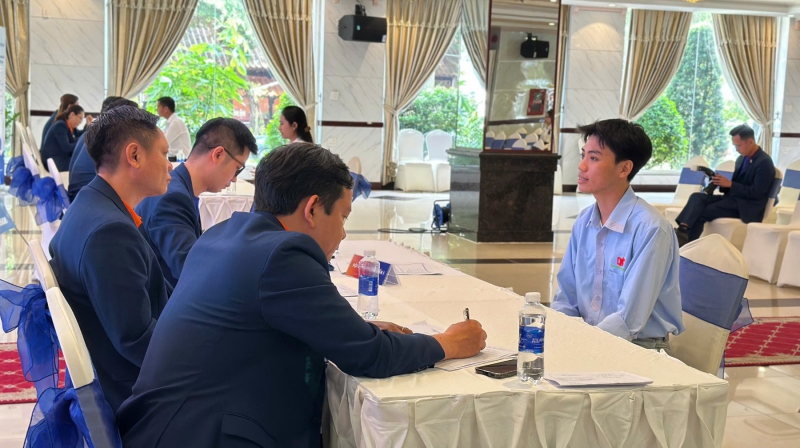 Nam Can Tho University Students Participate in Vikki Bank Centralized Recruitment…