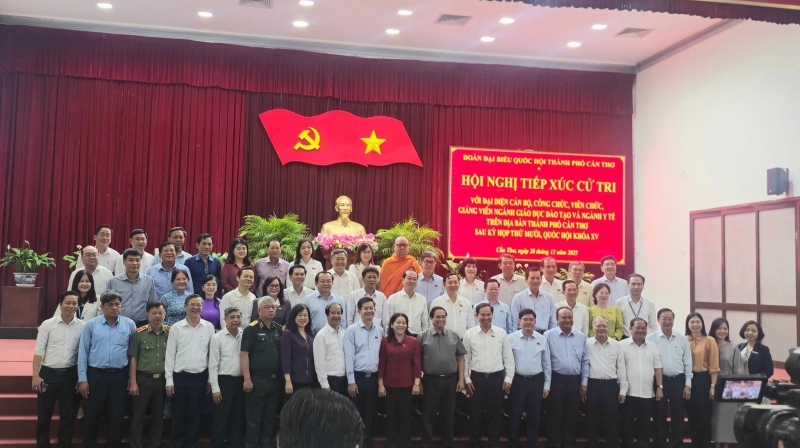 Nam Can Tho University participated in a meeting with ministers regarding the development…