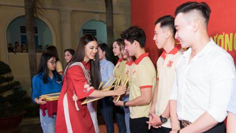 Á hậu Kim Duyên trích 80 triệu đồng tiền thưởng tặng học bổng tại Cần Thơ |  TTVH Online