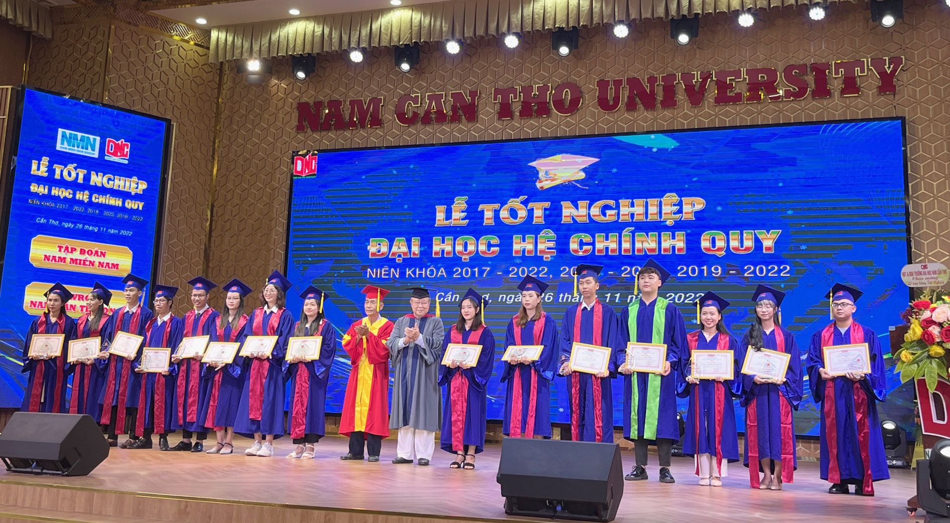Hơn 1.300 sinh viên Trường ĐH Nam Cần Thơ tốt nghiệp - ảnh 1
