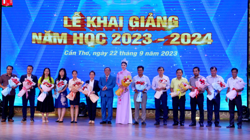 CLB doanh nhân Việt Nam đưa tin: Đại học Nam Cần Thơ đào tạo hàng chục ngàn nhân lực tại vùng Đồng bằng sông Cửu Long