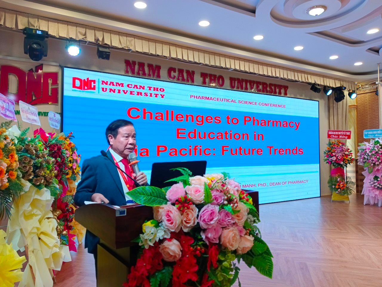 pgs-ts-vu-manh-hung-truong-khoa-duoc-dnc-.jpg